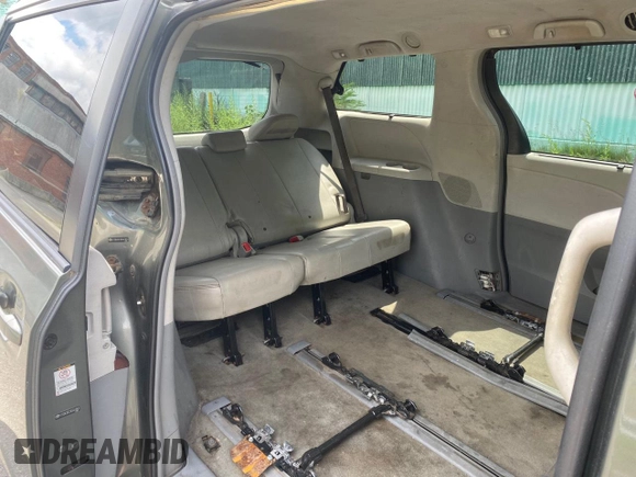 2011 Toyota Sienna XLE with VIN 5TDDK3DC3BS023855, listed as a Copart auction lot 65672825 with 280,540 mi miles and Clean title. Bid and sale history available at DreamBid. Image 6.