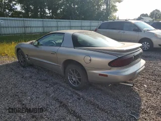 2000 Pontiac Firebird Firebird z VIN 2G2FS22K5Y2116520, wystawiony jako Copart lot #70697134 z przebiegiem 140 412 mil mil oraz Tytuł czysty. Historia ofert i sprzedaży dostępna na DreamBid. Obrazek 2.