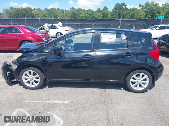 2015 Nissan Note SV z VIN 3N1CE2CP8FL386913, wystawiony jako IAAI lot #42531472 z przebiegiem 112 866 mil mil oraz . Historia ofert i sprzedaży dostępna na DreamBid. Obrazek 14.