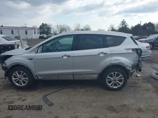 2017 Ford Escape SE z VIN 1FMCU9GDXHUA46689, wystawiony jako IAAI lot #41492523 z przebiegiem 67 401 mil mil oraz . Historia ofert i sprzedaży dostępna na DreamBid. Obrazek 14.