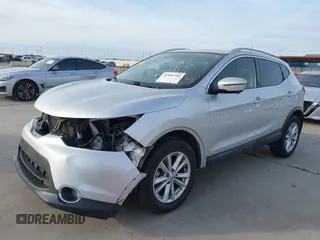 2017 Nissan Rogue SV z VIN JN1BJ1CP5HW030515, wystawiony jako IAAI lot #41892304 z przebiegiem 83 794 mil mil oraz . Historia ofert i sprzedaży dostępna na DreamBid. Obrazek 2.