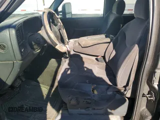 2002 GMC Sierra 1500HD SLE z VIN 1GTGC13U22F171102, wystawiony jako Copart lot #47178475 z przebiegiem Nie podano mil oraz Szkoda całkowita • Salvage title. Historia ofert i sprzedaży dostępna na DreamBid. Obrazek 7.