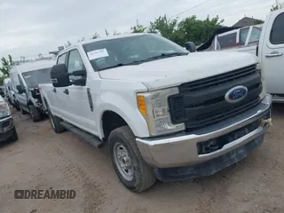 2017 Ford F-250 Lariat z VIN 1FT7W2B61HEE31617, wystawiony jako IAAI lot #42782785 z przebiegiem 239 111 mil mil oraz . Historia ofert i sprzedaży dostępna na DreamBid. Obrazek 1.