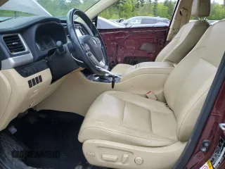 2018 Toyota Highlander SE z VIN 5TDJZRFH0JS857493, wystawiony jako Copart lot #57224495 z przebiegiem 111 862 mil mil oraz Szkoda całkowita • Salvage title. Historia ofert i sprzedaży dostępna na DreamBid. Obrazek 7.