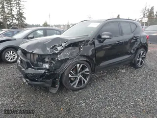 2021 Volvo XC40 R-Design with VIN YV4162UM8M2537184, listed as a IAAI auction lot 41353669 with NaN miles. Bid and sale history available at carsss.com. Image 17.