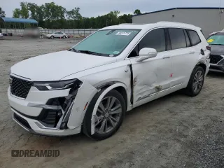 2021 Cadillac XT6 Premium Luxury z VIN 1GYKPCRS8MZ185422, wystawiony jako Copart lot #56131775 z przebiegiem 62 043 mil mil oraz Szkoda całkowita • Salvage title. Historia ofert i sprzedaży dostępna na DreamBid. Obrazek 1.