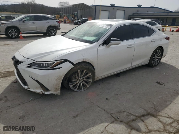 2020 Lexus ES with VIN 58ADZ1B1XLU074823, listed as a Copart auction lot 47301035 with 47,117 mi miles and Salvage Title. Bid and sale history available at carsss.com. Image 1.