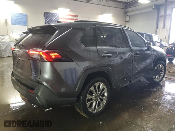 2019 Toyota RAV4 XLE Premium with VIN JTMA1RFV9KD016329, listed as a Copart auction lot 49913115 with 60,424 mi miles and Salvage Title. Bid and sale history available at carsss.com. Image 3.