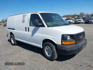 2008 GMC Savana Cargo with VIN 1GTGG25C981111354, listed as a IAAI auction lot 41800114 with 323,607 mi miles. Bid and sale history available at carsss.com. Image 1.