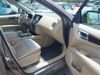 2014 Nissan Pathfinder SV z VIN 5N1AR2MMXEC639636, wystawiony jako IAAI lot #42475668 z przebiegiem 184 578 mil mil oraz . Historia ofert i sprzedaży dostępna na DreamBid. Obrazek 5.
