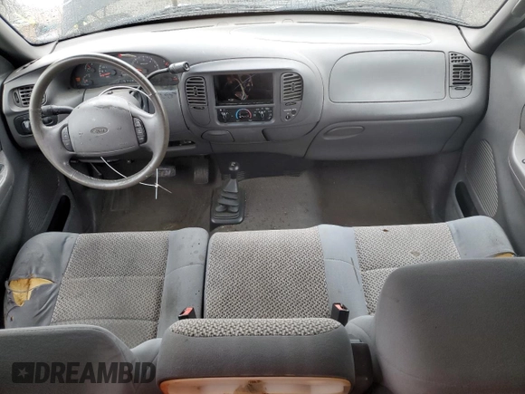 2002 Ford F-150 XL z VIN 2FTRX08L32CA83548, wystawiony jako Copart lot #45986265 z przebiegiem Nie podano mil oraz Czysty tytuł • Clean title. Historia ofert i sprzedaży dostępna na DreamBid. Obrazek 8.