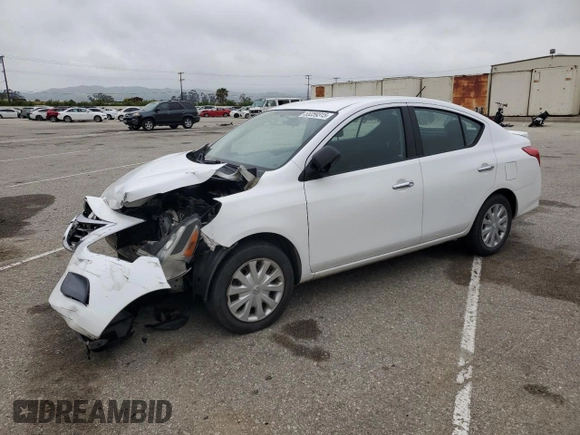 2015 Nissan Versa SV z VIN 3N1CN7AP0FL834609, wystawiony jako Copart lot #55359315 z przebiegiem 112 408 mil mil oraz Szkoda całkowita • Salvage title. Historia ofert i sprzedaży dostępna na DreamBid. Obrazek 1.