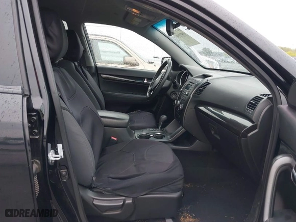 2012 Kia Sorento LX with VIN 5XYKTDA64CG309107, listed as a IAAI auction lot 41977359 with 213,006 mi miles. Bid and sale history available at carsss.com. Image 5.