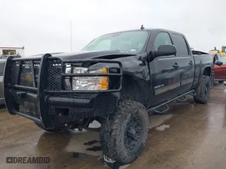 2013 Chevrolet Silverado 2500HD LT with VIN 1GC1KXCG7DF151954, listed as a IAAI auction lot 41909133 with 189,939 mi miles. Bid and sale history available at carsss.com. Image 2.