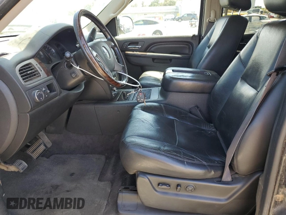 2011 GMC Yukon XL Denali z VIN 1GKS2MEF9BR321013, wystawiony jako Copart lot #57113565 z przebiegiem 178 497 mil mil oraz Tytuł czysty. Historia ofert i sprzedaży dostępna na DreamBid. Obrazek 7.