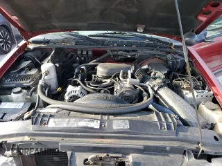 1996 Chevrolet Blazer z VIN 1GNCS13W7T2150216, wystawiony jako Copart lot #54006685 z przebiegiem 1 518 487 mil mil oraz Szkoda całkowita • Salvage title. Historia ofert i sprzedaży dostępna na DreamBid. Obrazek 11.