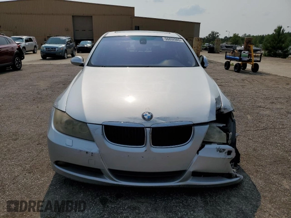 2007 BMW 3 Series 328i z VIN WBAVC53557FZ74918, wystawiony jako Copart lot #56892005 z przebiegiem 184 111 mil mil oraz Szkoda całkowita • Salvage title. Historia ofert i sprzedaży dostępna na DreamBid. Obrazek 5.