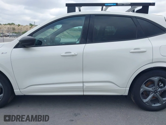 2024 Ford Escape ST-Line with VIN 1FMCU0MZ3RUA27673, listed as a IAAI auction lot 41982740 with 1,484 mi miles and . Bid and sale history available at DreamBid. Image 15.