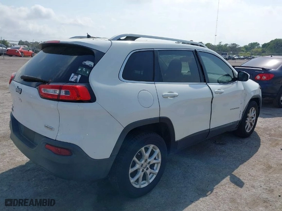 2015 Jeep Cherokee Latitude with VIN 1C4PJMCB4FW595084, listed as a IAAI auction lot 41880572 with 146,750 mi miles. Bid and sale history available at carsss.com. Image 4.