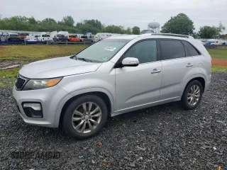 2011 Kia Sorento SX z VIN 5XYKW4A2XBG099857, wystawiony jako Copart lot #56946015 z przebiegiem 195 457 mil mil oraz Szkoda całkowita • Salvage title. Historia ofert i sprzedaży dostępna na DreamBid. Obrazek 1.