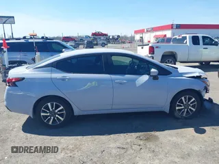2024 Nissan Versa SV z VIN 3N1CN8EV4RL904065, wystawiony jako IAAI lot #41793991 z przebiegiem 2 742 mil mil oraz . Historia ofert i sprzedaży dostępna na DreamBid. Obrazek 14.