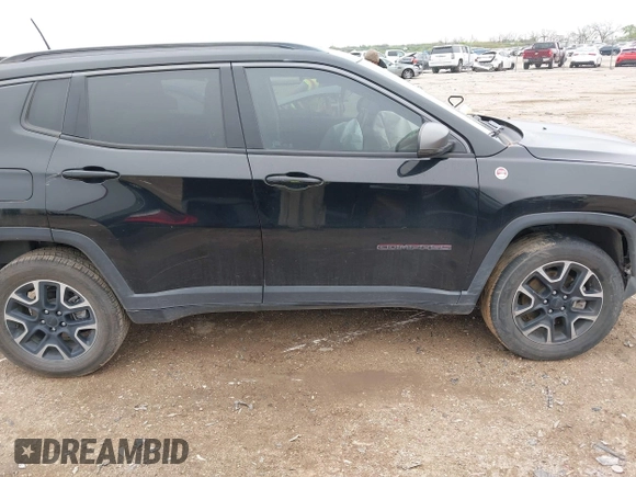 2019 Jeep Compass Trailhawk z VIN 3C4NJDDB5KT618149, wystawiony jako IAAI lot #41959320 z przebiegiem 99 795 mil mil oraz . Historia ofert i sprzedaży dostępna na DreamBid. Obrazek 13.