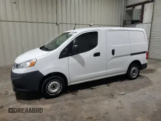 2017 Nissan NV200 S z VIN 3N6CM0KN1HK700458, wystawiony jako Copart lot #56231255 z przebiegiem 199 622 mil mil oraz Czysty tytuł • Clean title. Historia ofert i sprzedaży dostępna na DreamBid. Obrazek 1.