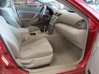 2007 Toyota Camry CE z VIN 4T4BE46K37R004090, wystawiony jako IAAI lot #42028376 z przebiegiem 110 803 mil mil oraz . Historia ofert i sprzedaży dostępna na DreamBid. Obrazek 5.