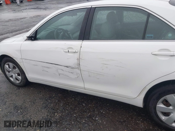 2008 Toyota Camry LE z VIN 4T1BE46K48U779901, wystawiony jako IAAI lot #42351250 z przebiegiem 44 784 mil mil oraz . Historia ofert i sprzedaży dostępna na DreamBid. Obrazek 6.