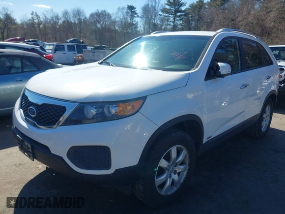 2013 Kia Sorento LX with VIN 5XYKTDA23DG387439, listed as a IAAI auction lot 41675984 with 147,703 mi miles. Bid and sale history available at carsss.com. Image 2.