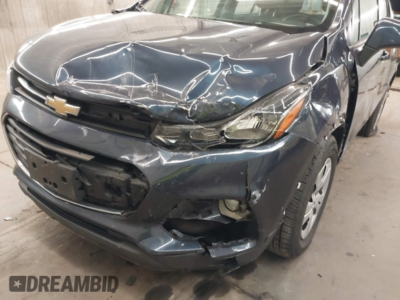 2018 Chevrolet Trax LS with VIN 3GNCJKSBXJL400731, listed as a IAAI auction lot 41827568 with 101,605 mi miles. Bid and sale history available at carsss.com. Image 6.