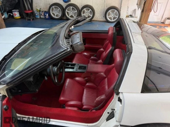 1989 Chevrolet Corvette z VIN 1G1YY2189K512420, wystawiony jako Copart lot #60937345 z przebiegiem 106 500 mil mil oraz Czysty tytuł • Clean title. Historia ofert i sprzedaży dostępna na DreamBid. Obrazek 6.