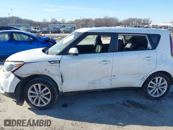 2018 Kia Soul + with VIN KNDJP3A57J7525304, listed as a IAAI auction lot 41670765 with 90,942 mi miles. Bid and sale history available at carsss.com. Image 6.