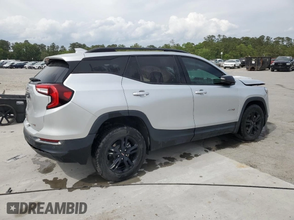 2022 GMC Terrain AT4 z VIN 3GKALYEV4NL251066, wystawiony jako Copart lot #53334335 z przebiegiem Nie podano mil oraz Szkoda całkowita • Salvage title. Historia ofert i sprzedaży dostępna na DreamBid. Obrazek 3.