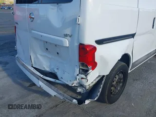 2015 Nissan NV200 SV with VIN 3N6CM0KN3FK733653, listed as a IAAI auction lot 41939309 with 125,032 mi miles. Bid and sale history available at carsss.com. Image 17.