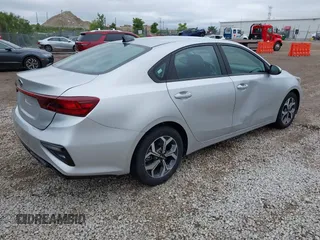 2021 Kia Forte FE z VIN 3KPF24AD6ME286740, wystawiony jako IAAI lot #40040318 z przebiegiem 60 179 mil mil oraz . Historia ofert i sprzedaży dostępna na DreamBid. Obrazek 4.