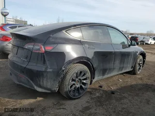 2024 Tesla Model Y Long Range with VIN 7SAYGDEE0RF034080, listed as a Copart auction lot 48329125 with 33,448 mi miles and Salvage Title. Bid and sale history available at carsss.com. Image 3.