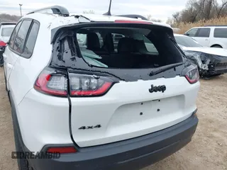 2023 Jeep Cherokee Altitude Lux z VIN 1C4PJMMB9PD101541, wystawiony jako IAAI lot #41904235 z przebiegiem 16 690 mil mil oraz . Historia ofert i sprzedaży dostępna na DreamBid. Obrazek 17.