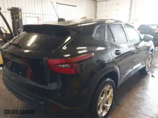 2025 Chevrolet Trax LS with VIN KL77LFEP5SC004784, listed as a IAAI auction lot 41512133 with 21,030 mi miles. Bid and sale history available at carsss.com. Image 4.