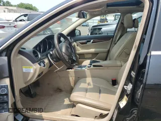 2013 Mercedes-Benz C 300 Sport z VIN WDDGF8AB5DR260851, wystawiony jako Copart lot #59102235 z przebiegiem 120 678 mil mil oraz Szkoda całkowita • Salvage title. Historia ofert i sprzedaży dostępna na DreamBid. Obrazek 7.
