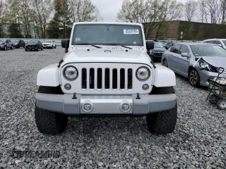 2018 Jeep Wrangler Unlimited Sahara with VIN 1C4HJWEG4JL922375, listed as a Copart auction lot 55333765 with 111,986 mi miles and Salvage title. Bid and sale history available at DreamBid. Image 5.