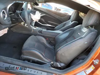 2023 Chevrolet Camaro ZL1 z VIN 1G1FK1R60P0126847, wystawiony jako Copart lot #86620744 z przebiegiem 9905 mil mil oraz Szkody całkowita. Historia ofert i sprzedaży dostępna na DreamBid. Obrazek 7.