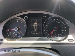 2013 Volkswagen CC Sport Plus z VIN WVWBP7AN2DE558965, wystawiony jako Copart lot #52894795 z przebiegiem 171 734 mil mil oraz Szkoda całkowita • Salvage title. Historia ofert i sprzedaży dostępna na DreamBid. Obrazek 9.