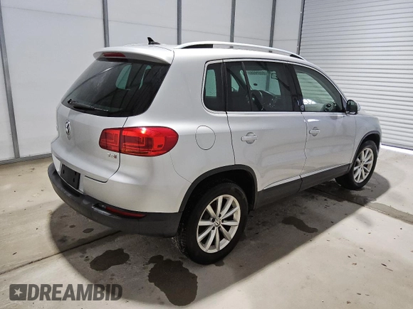 2017 Volkswagen Tiguan Wolfsburg Edition z VIN WVGRV7AXXHW502712, wystawiony jako Copart lot #60052095 z przebiegiem 85 821 mil mil oraz Czysty tytuł • Clean title. Historia ofert i sprzedaży dostępna na DreamBid. Obrazek 3.