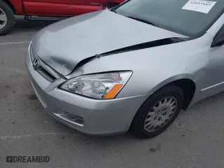 2007 Honda Accord Sdn VP with VIN JHMCM56117C017041, listed as a IAAI auction lot 42033947 with 231,586 mi miles. Bid and sale history available at carsss.com. Image 6.