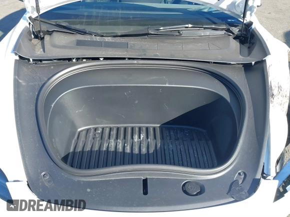 2025 Tesla Model 3 Long Range z VIN 5YJ3E1EB3SF911796, wystawiony jako IAAI lot #41753091 z przebiegiem 1 751 mil mil oraz . Historia ofert i sprzedaży dostępna na DreamBid. Obrazek 10.