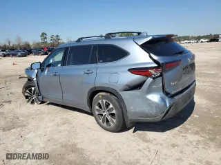 2020 Toyota Highlander XLE with VIN 5TDGZRAH1LS023866, listed as a Copart auction lot 43802315 with 49,400 mi miles and Salvage Title. Bid and sale history available at carsss.com. Image 2.