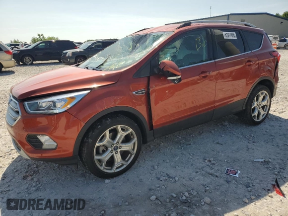 2019 Ford Escape Titanium z VIN 1FMCU9J90KUC24993, wystawiony jako Copart lot #61917895 z przebiegiem 57 101 mil mil oraz Czysty tytuł • Clean title. Historia ofert i sprzedaży dostępna na DreamBid. Obrazek 1.