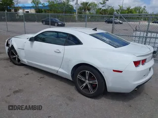 2011 Chevrolet Camaro 2LS z VIN 2G1FA1ED9B9208677, wystawiony jako IAAI lot #42114019 z przebiegiem 126 808 mil mil oraz . Historia ofert i sprzedaży dostępna na DreamBid. Obrazek 3.