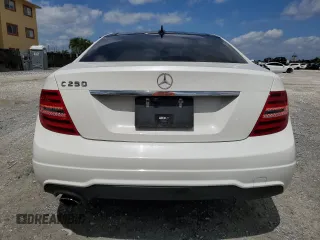 2013 Mercedes-Benz C 250 z VIN WDDGJ4HB8DG031492, wystawiony jako Copart lot #56948645 z przebiegiem 80 972 mil mil oraz Szkoda całkowita • Salvage title. Historia ofert i sprzedaży dostępna na DreamBid. Obrazek 6.